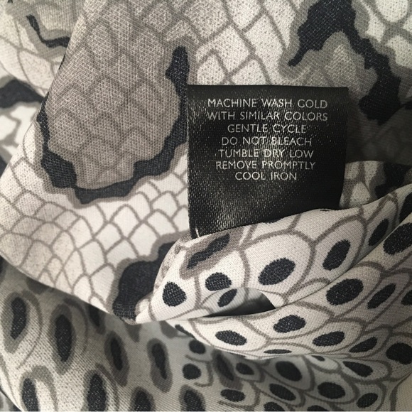 NWT Natori Women's Gray Python Print Dolman Sleeve Belted Tunic Top Sz S-M - Picture 6 of 6